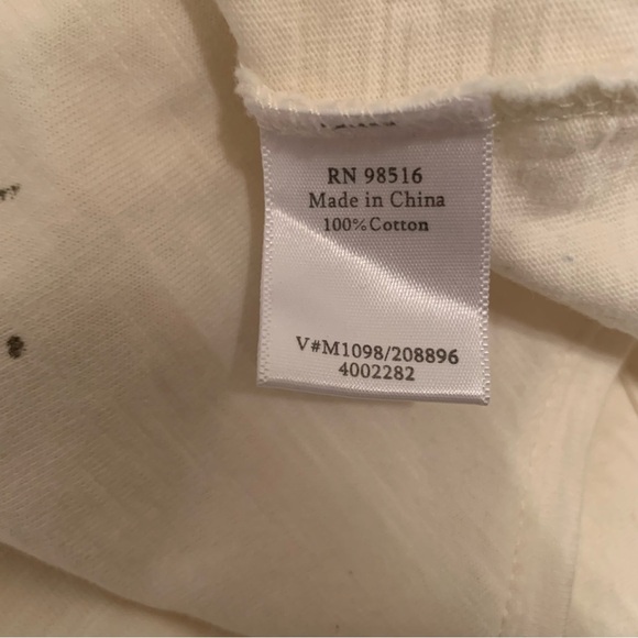 💧COLDWATER CREEK Cream Colored Tee with Star Dripping Paint Design size Small - Picture 6 of 7